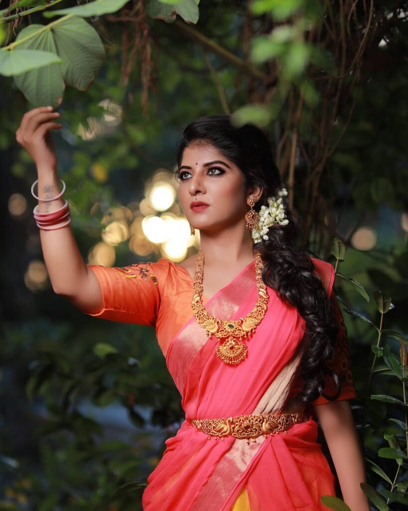 Aswathy S Nair Serials and Beautiful Photos | iiQ8 Actress 9