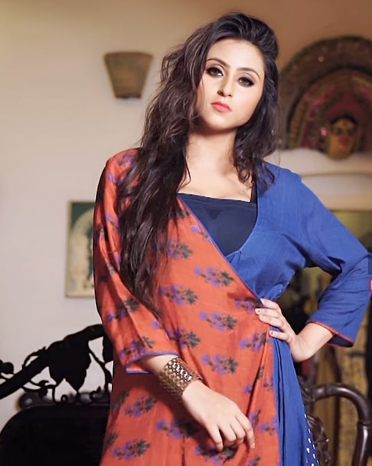 Bengali Model Priya Chakraborty Wiki, Age, Biography, Movies, and 36+  Beautiful Photos - Hoistore